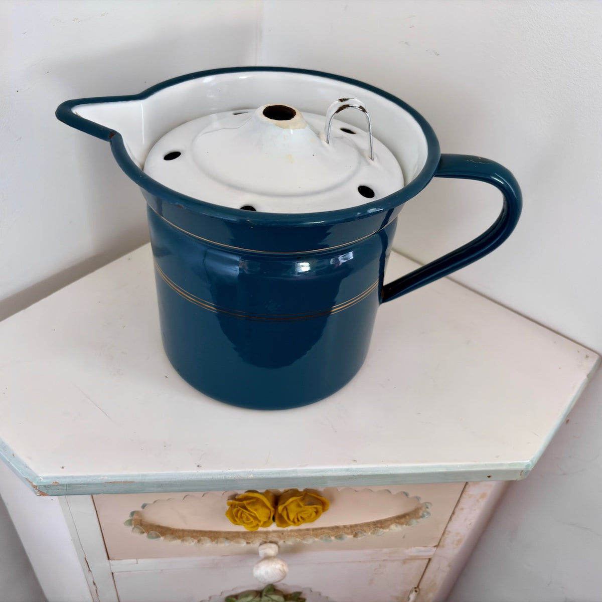 Brocante; emaille (melk)kookkan, 15 x 16